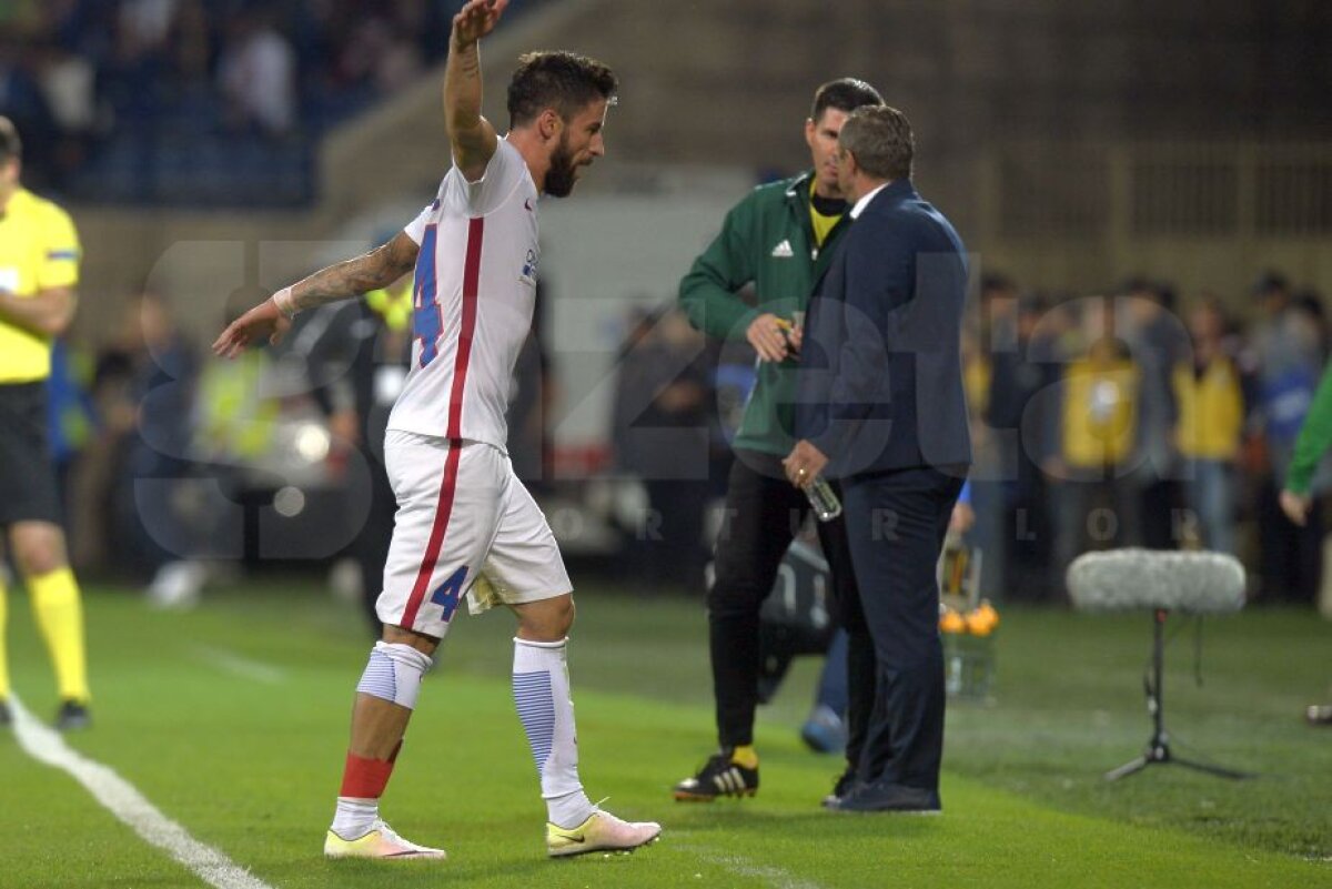 GALERIE FOTO MM, reacție nervoasă pe marginea terenului! Directorul sportiv al Stelei l-a luat tare pe Enache