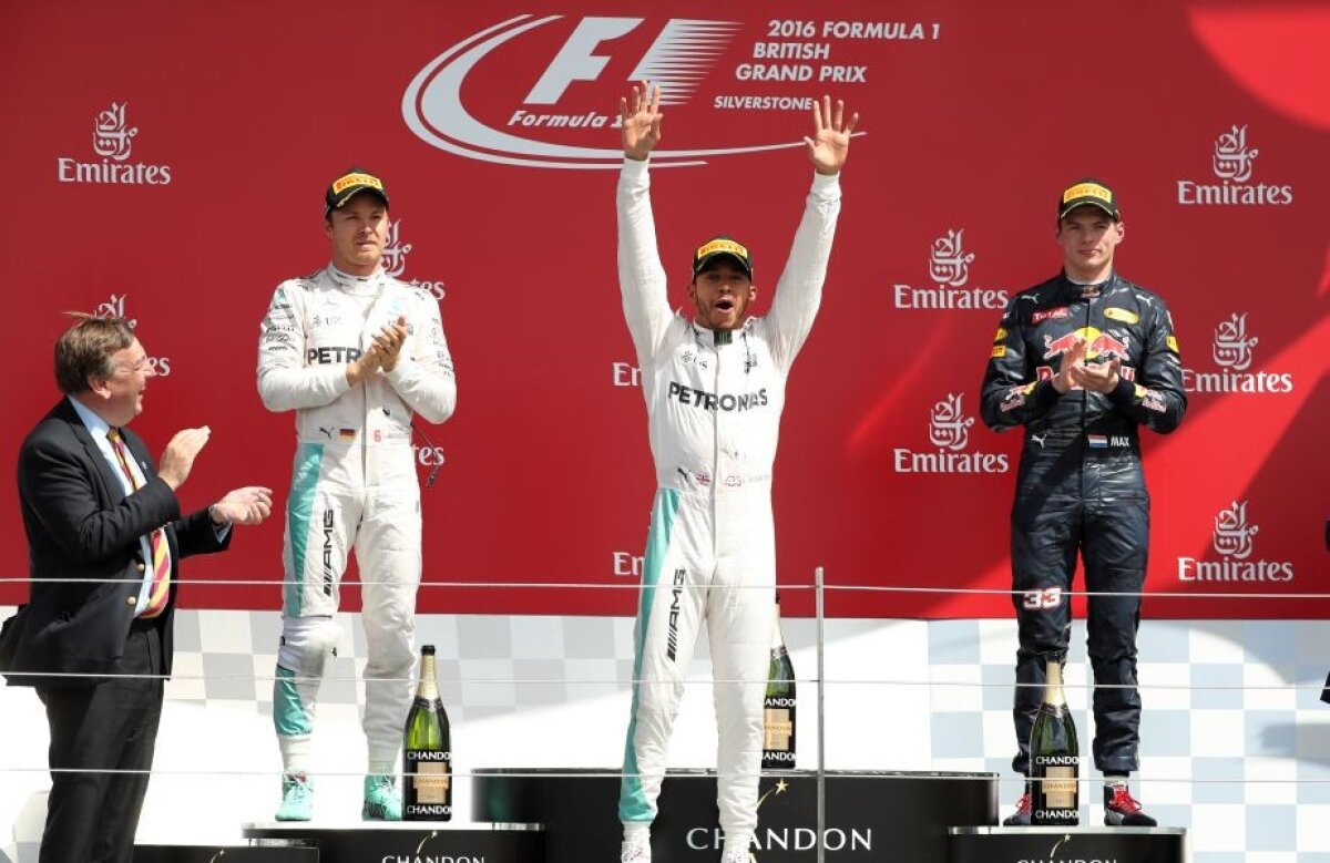 FOTO ”Dragoste” de coechipier » Răceală pe podiumurile din Formula 1: reacțiile lui Hamilton sunt evidente