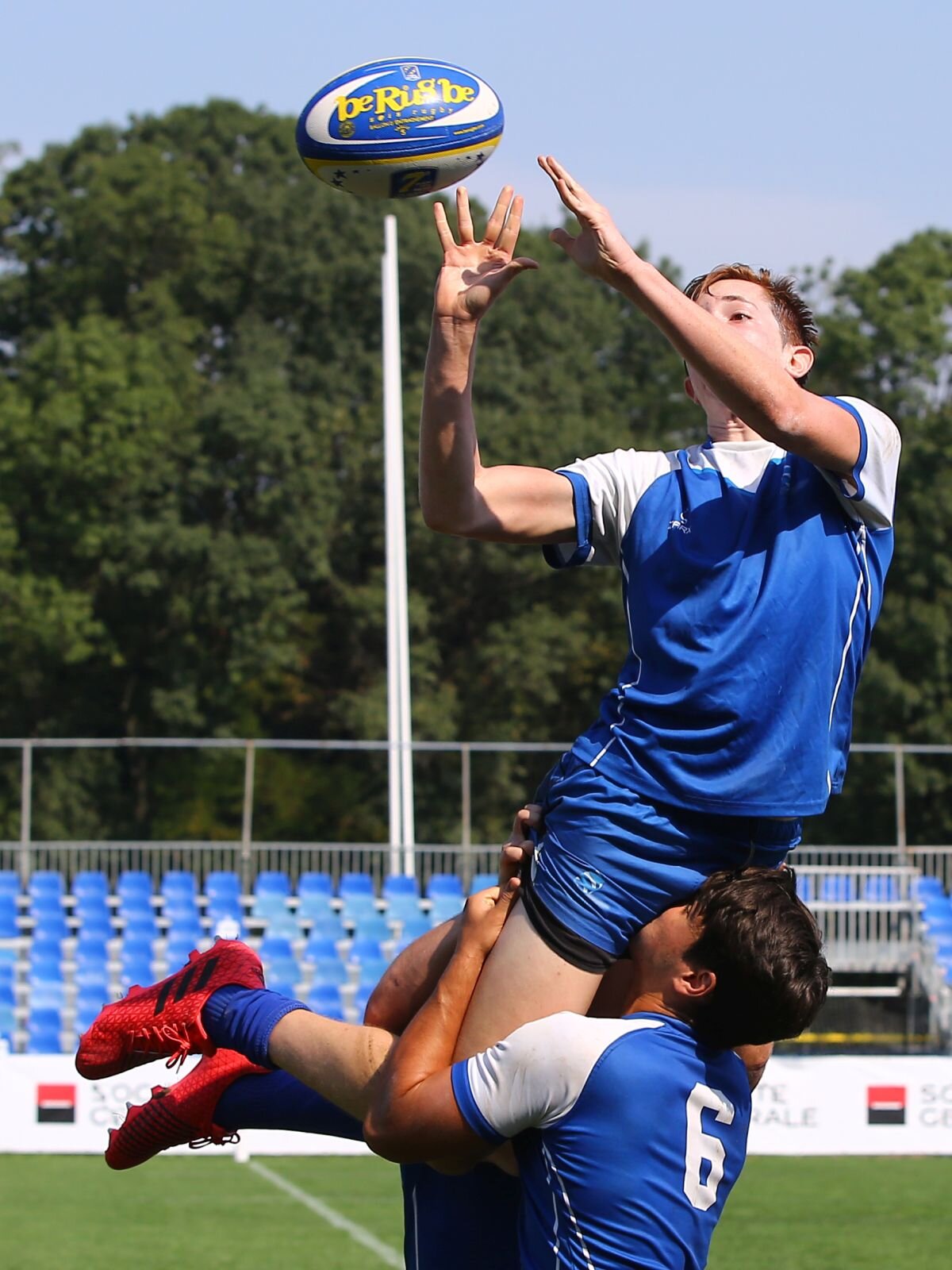 FOTO Ovalul tinereții » Colaj de momente spectaculoase la Campionatul European de Rugby în 7 U18