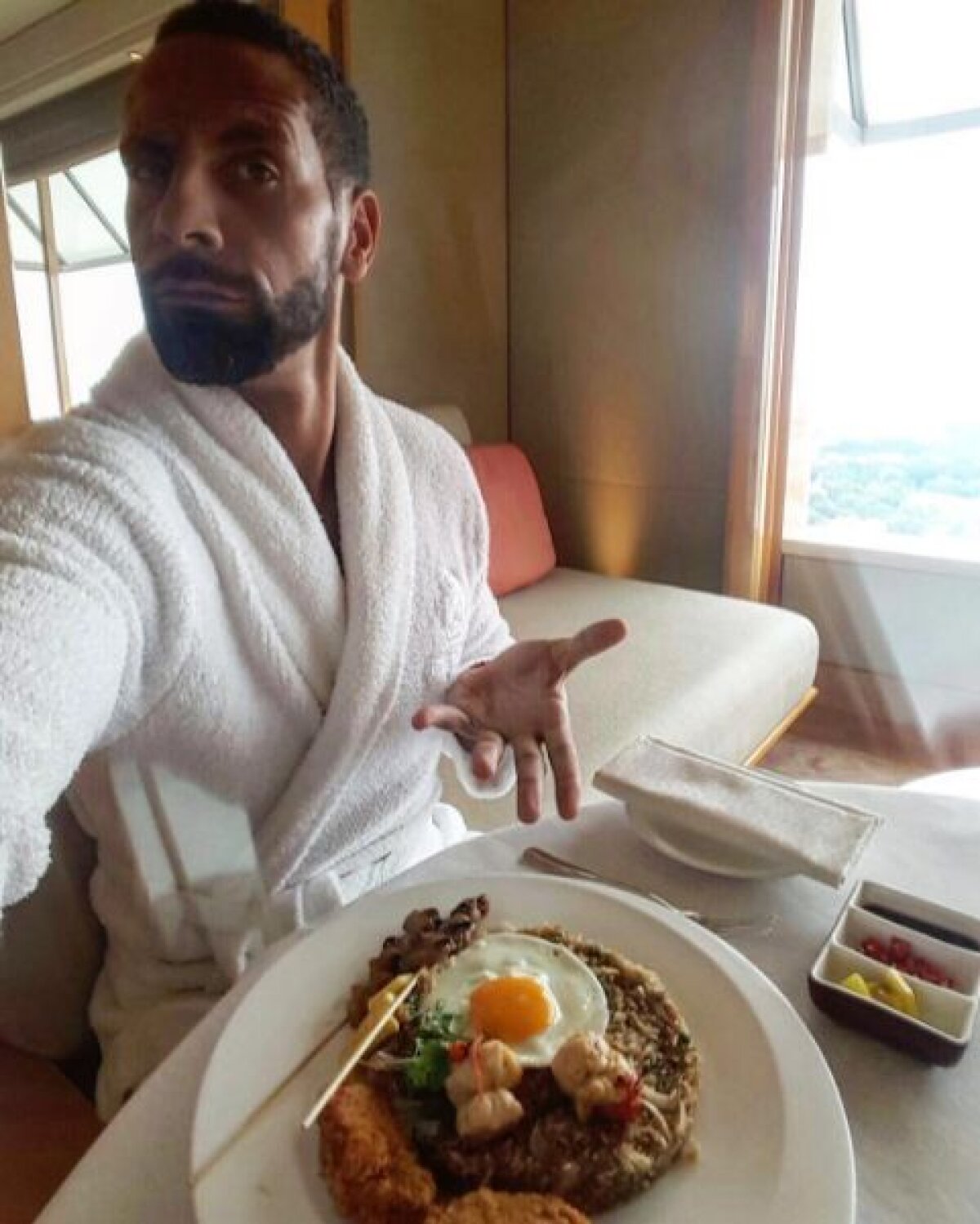 Bon apetit! Rio Ferdinand a trecut pe un alt regim după ce s-a lăsat de fotbal