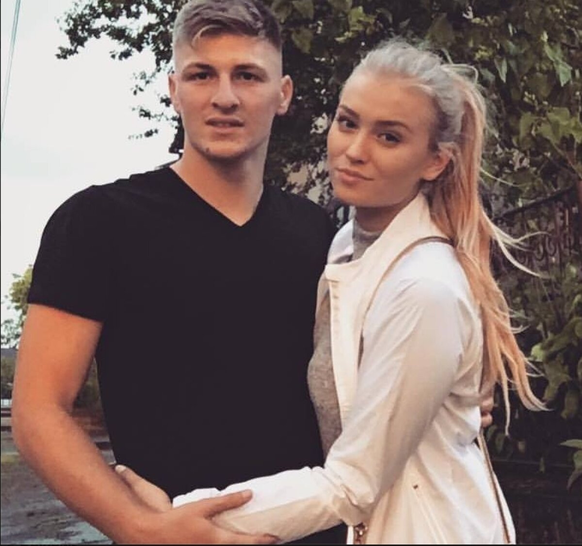 GALERIE FOTO A renunțat la fotbal pentru ea » Un fost jucător al lui Dinamo pleacă în SUA pentru viitoarea lui soție