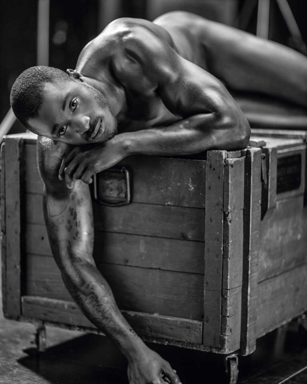 FOTO Trupuri de zei » Calendarul ”Dieux du Stade” 2017 a fost lansat în aceste zile, iar pentru el au pozat 30 de sportivi, printre care și frații Karabatic, dar și biatlonistul Simon Fourcade