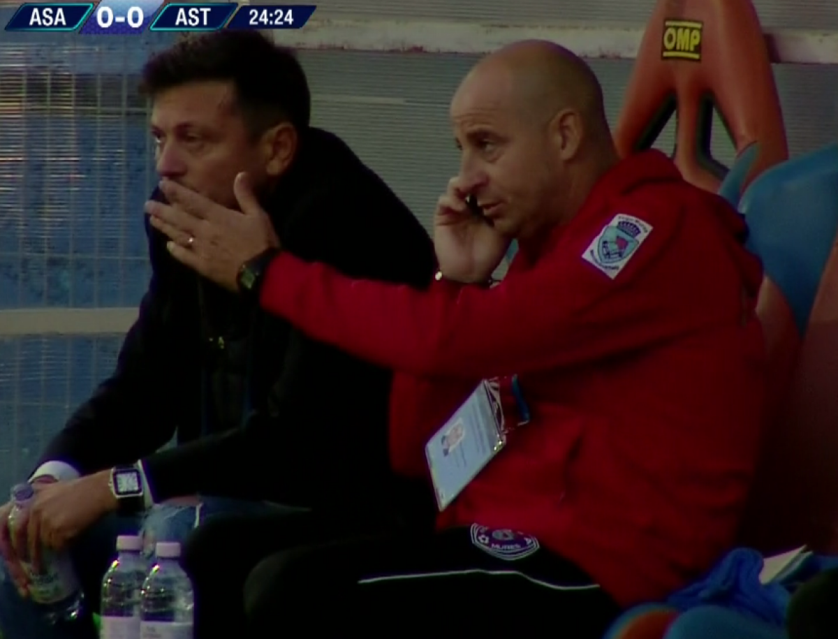 FOTO Un antrenor de viitor din Liga 1 prins într-o ipostază neregulamentară