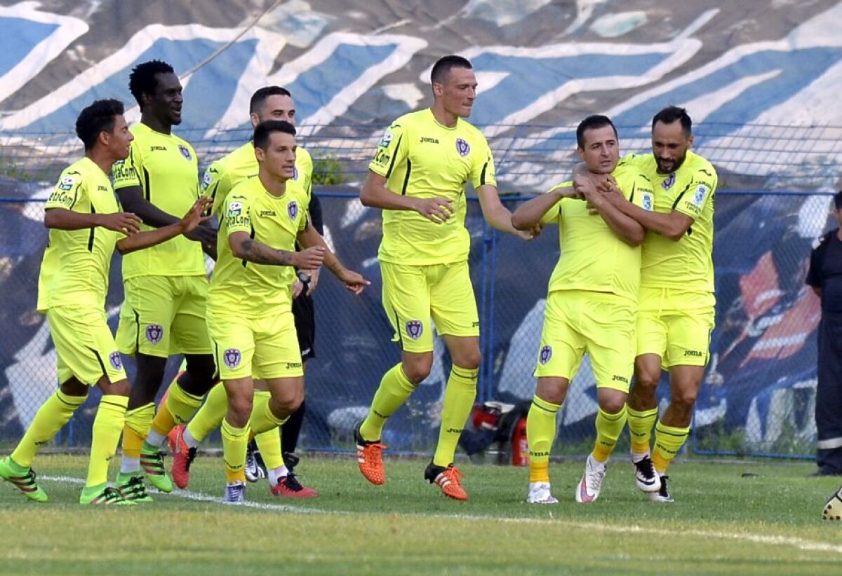 FOTO Un antrenor de viitor din Liga 1 prins într-o ipostază neregulamentară