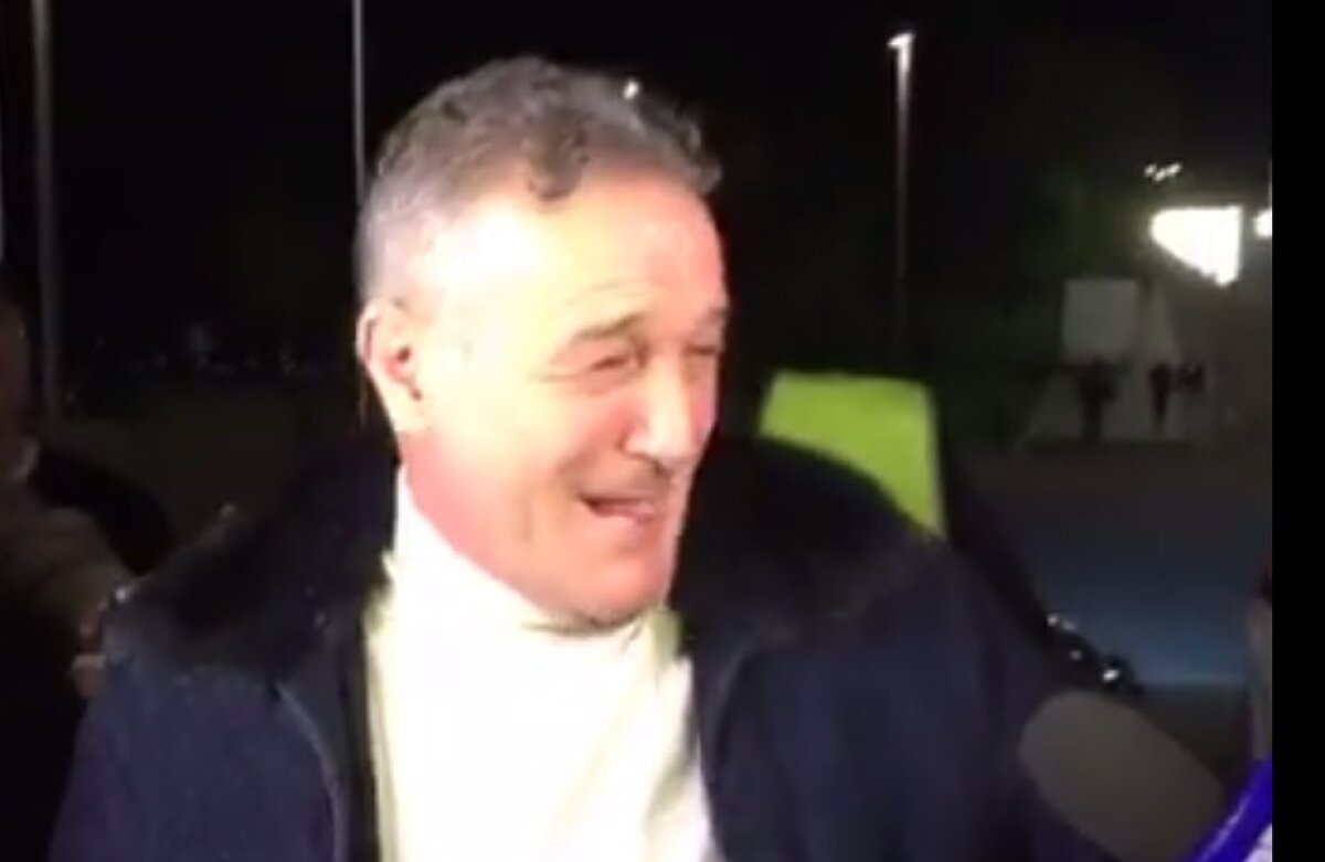 GALERIE FOTO Știrbei Vodă! :)) Scene haioase cu Becali la intrarea pe stadion: a rămas fără un dinte!