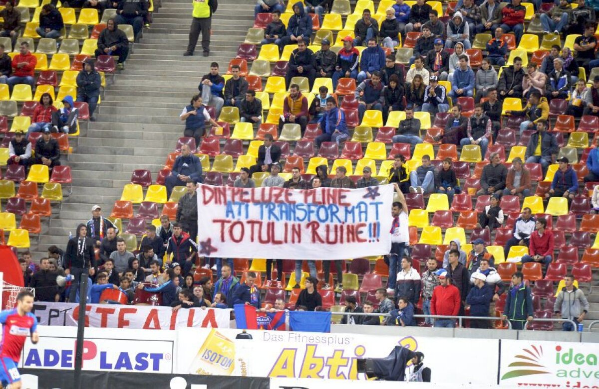 FOTO Noi proteste ale fanilor roș-albaștri! Mesajul cu care au venit la meciul cu CFR 