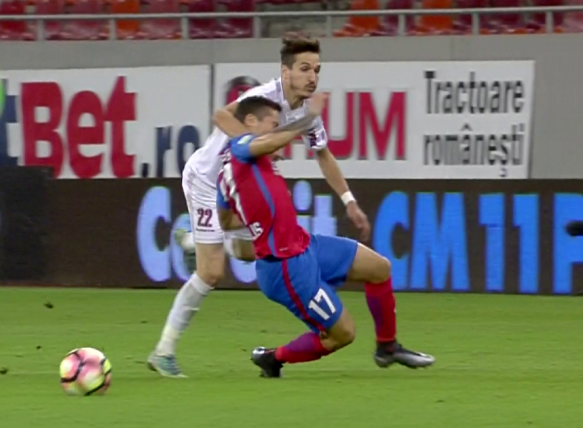 FOTO Placaj de roșu?! Steaua a cerut eliminare la o intrare a lui Tiago Lopes