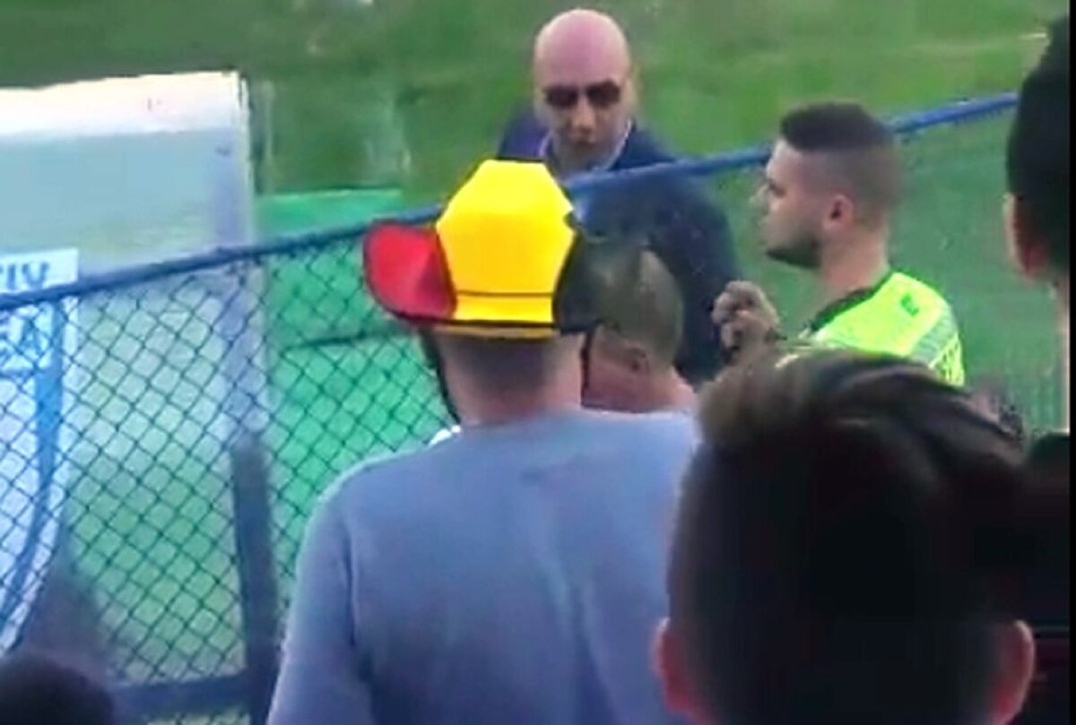  VIDEO Scandal la meciul CSU Craiova - FC Botoșani » Heleșteanu și Grozavu s-au înjurat cu fanii craioveni: "Nu vă mai agitați, tot Steaua ia campionatul!" » Un oficial a aruncat o sticlă în tribună