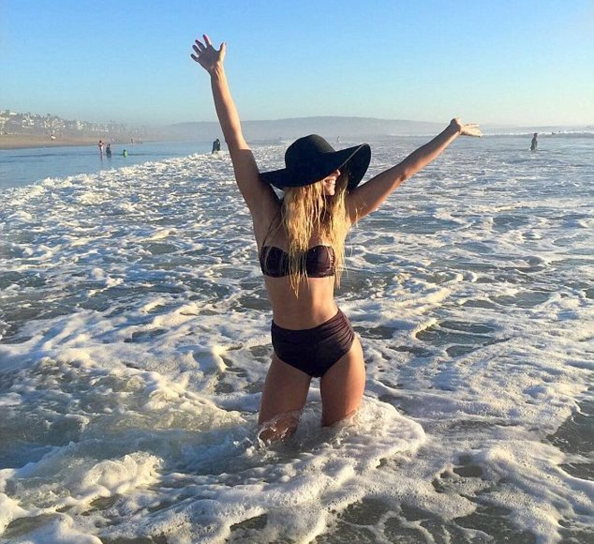 FOTO Iulia își vinde premiul de la Olimpiadă: ”Vreau să îmi cumpăr un apartament, am nevoie de bani”