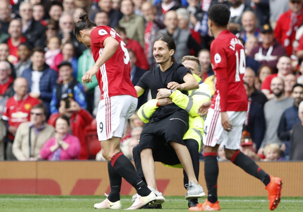 Moment amuzant la meciul lui United cu Leicester » Au prins sosia lui Zlatan