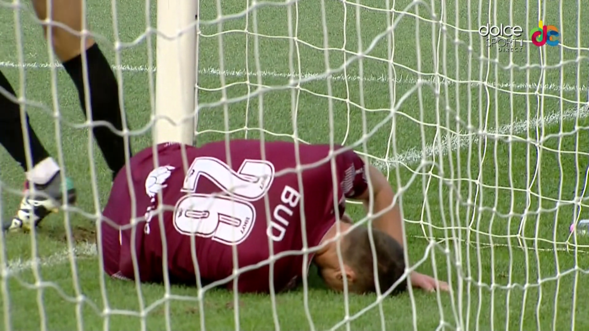 FOTO Ratare uriașă pentru CFR Cluj: Bud a fost la un pas să se accidenteze grav 