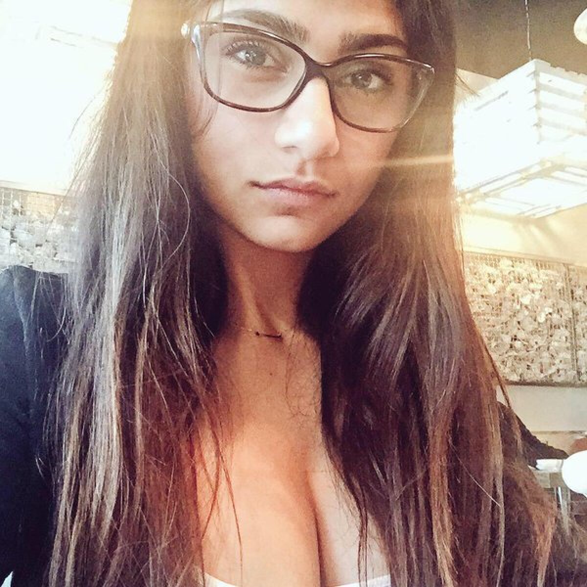 FOTO De la pornografie la sport » Mia Khalifa a devenit fanul numărul 1 al echipelor din Washington