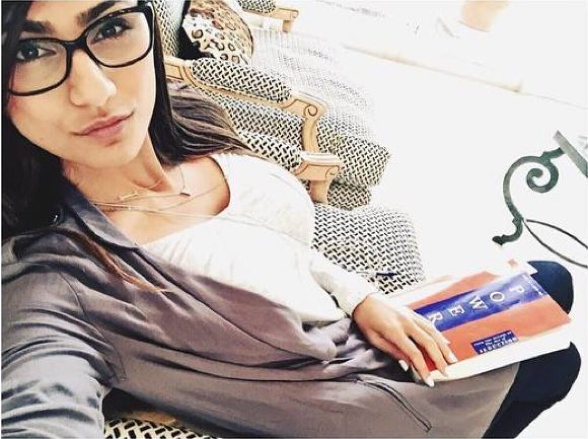 FOTO De la pornografie la sport » Mia Khalifa a devenit fanul numărul 1 al echipelor din Washington