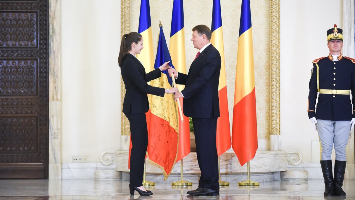 GALERIE FOTO Iohannis i-a premiat pe sportivii români care au participat la JO şi Jocurile Paralimpice » Preşedintele i-a acuzat pe cei responsabili de echipament: "Sunt de toată jena! Este revoltător"