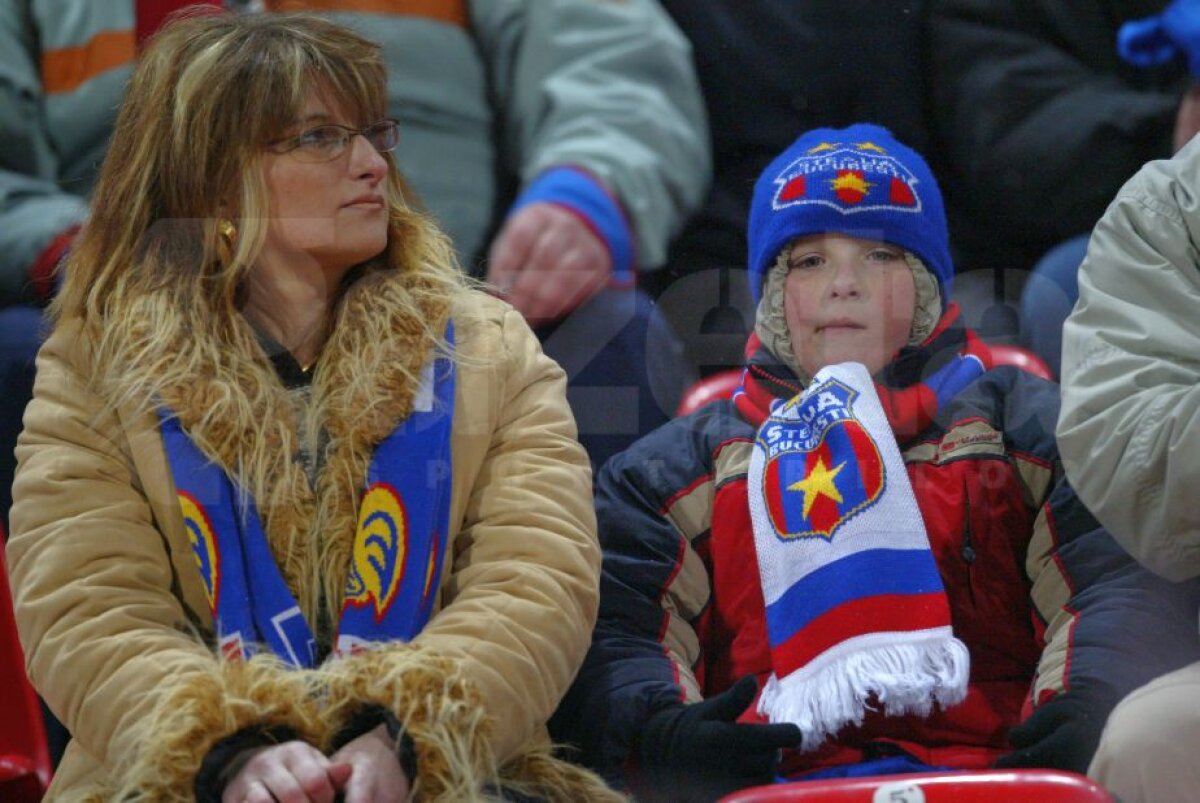 GALERIE FOTO Cele mai tari 40 de imagini de la prima tentativă de Steaua - Villarreal din 2005 » Noaptea în care 25.000 de fani au umplut Ghencea şi au îndurat o ninsoare teribilă