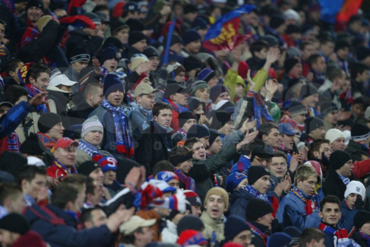 GALERIE FOTO Cele mai tari 40 de imagini de la prima tentativă de Steaua - Villarreal din 2005 » Noaptea în care 25.000 de fani au umplut Ghencea şi au îndurat o ninsoare teribilă
