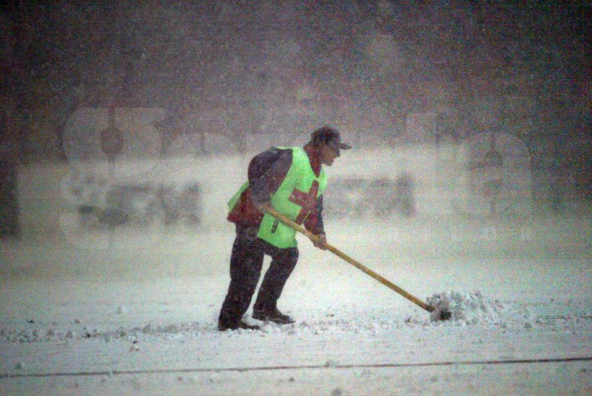 GALERIE FOTO Cele mai tari 40 de imagini de la prima tentativă de Steaua - Villarreal din 2005 » Noaptea în care 25.000 de fani au umplut Ghencea şi au îndurat o ninsoare teribilă