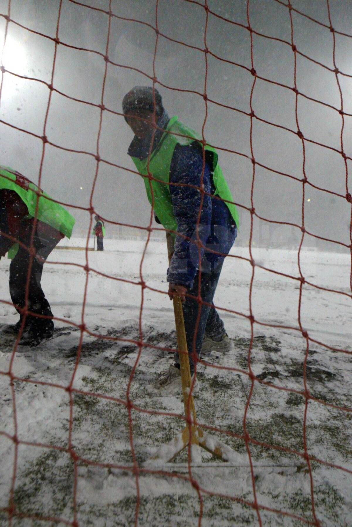 GALERIE FOTO Cele mai tari 40 de imagini de la prima tentativă de Steaua - Villarreal din 2005 » Noaptea în care 25.000 de fani au umplut Ghencea şi au îndurat o ninsoare teribilă