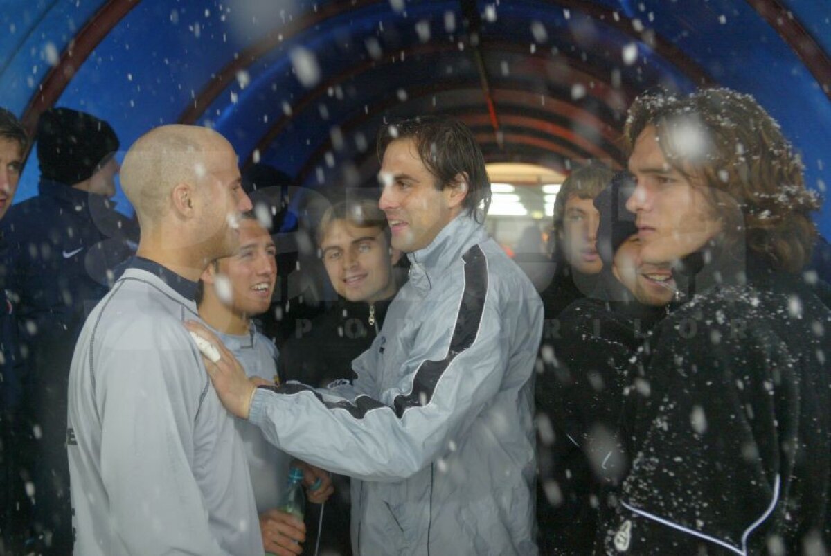 GALERIE FOTO Cele mai tari 40 de imagini de la prima tentativă de Steaua - Villarreal din 2005 » Noaptea în care 25.000 de fani au umplut Ghencea şi au îndurat o ninsoare teribilă