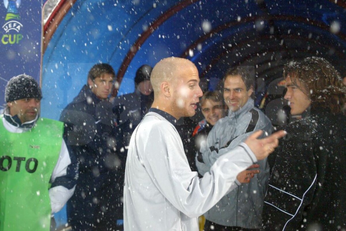 GALERIE FOTO Cele mai tari 40 de imagini de la prima tentativă de Steaua - Villarreal din 2005 » Noaptea în care 25.000 de fani au umplut Ghencea şi au îndurat o ninsoare teribilă