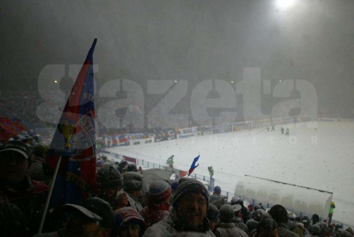 GALERIE FOTO Cele mai tari 40 de imagini de la prima tentativă de Steaua - Villarreal din 2005 » Noaptea în care 25.000 de fani au umplut Ghencea şi au îndurat o ninsoare teribilă