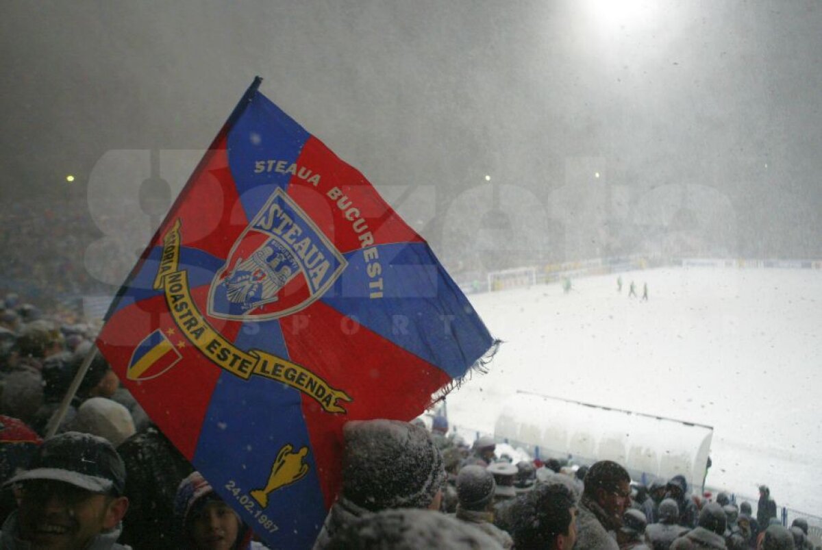 GALERIE FOTO Cele mai tari 40 de imagini de la prima tentativă de Steaua - Villarreal din 2005 » Noaptea în care 25.000 de fani au umplut Ghencea şi au îndurat o ninsoare teribilă