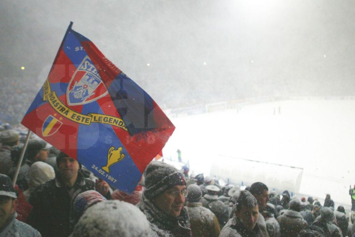 GALERIE FOTO Cele mai tari 40 de imagini de la prima tentativă de Steaua - Villarreal din 2005 » Noaptea în care 25.000 de fani au umplut Ghencea şi au îndurat o ninsoare teribilă