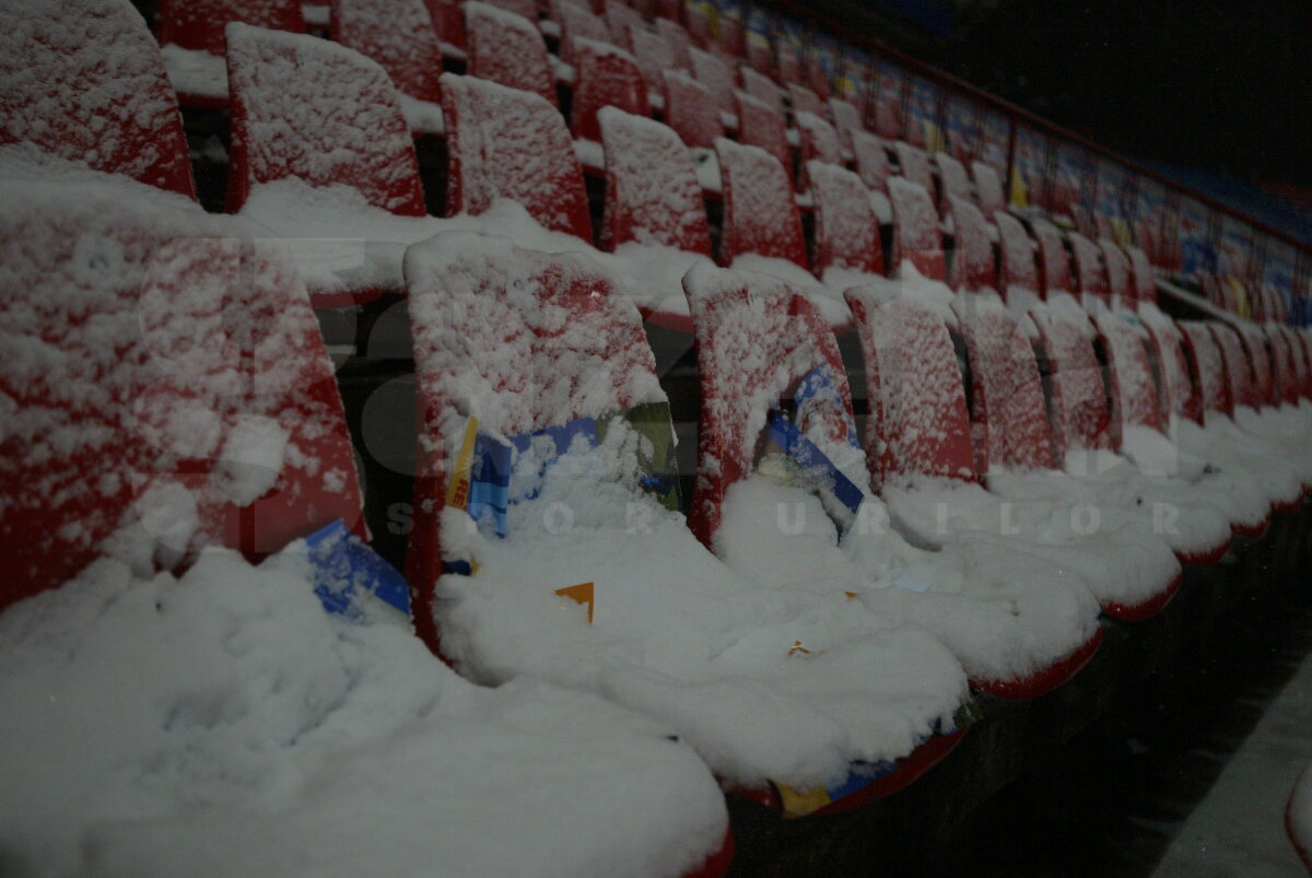 GALERIE FOTO Cele mai tari 40 de imagini de la prima tentativă de Steaua - Villarreal din 2005 » Noaptea în care 25.000 de fani au umplut Ghencea şi au îndurat o ninsoare teribilă