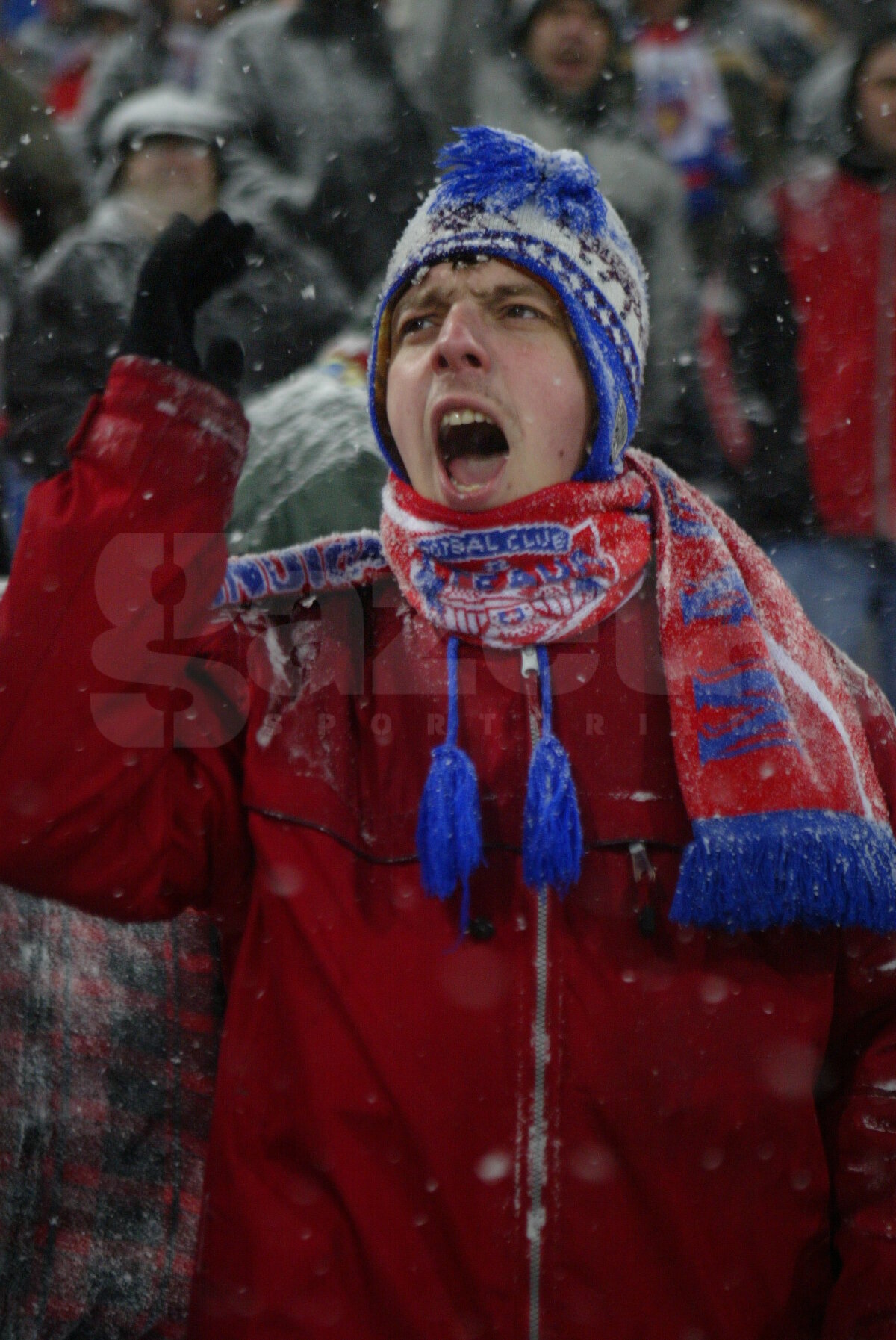 GALERIE FOTO Cele mai tari 40 de imagini de la prima tentativă de Steaua - Villarreal din 2005 » Noaptea în care 25.000 de fani au umplut Ghencea şi au îndurat o ninsoare teribilă