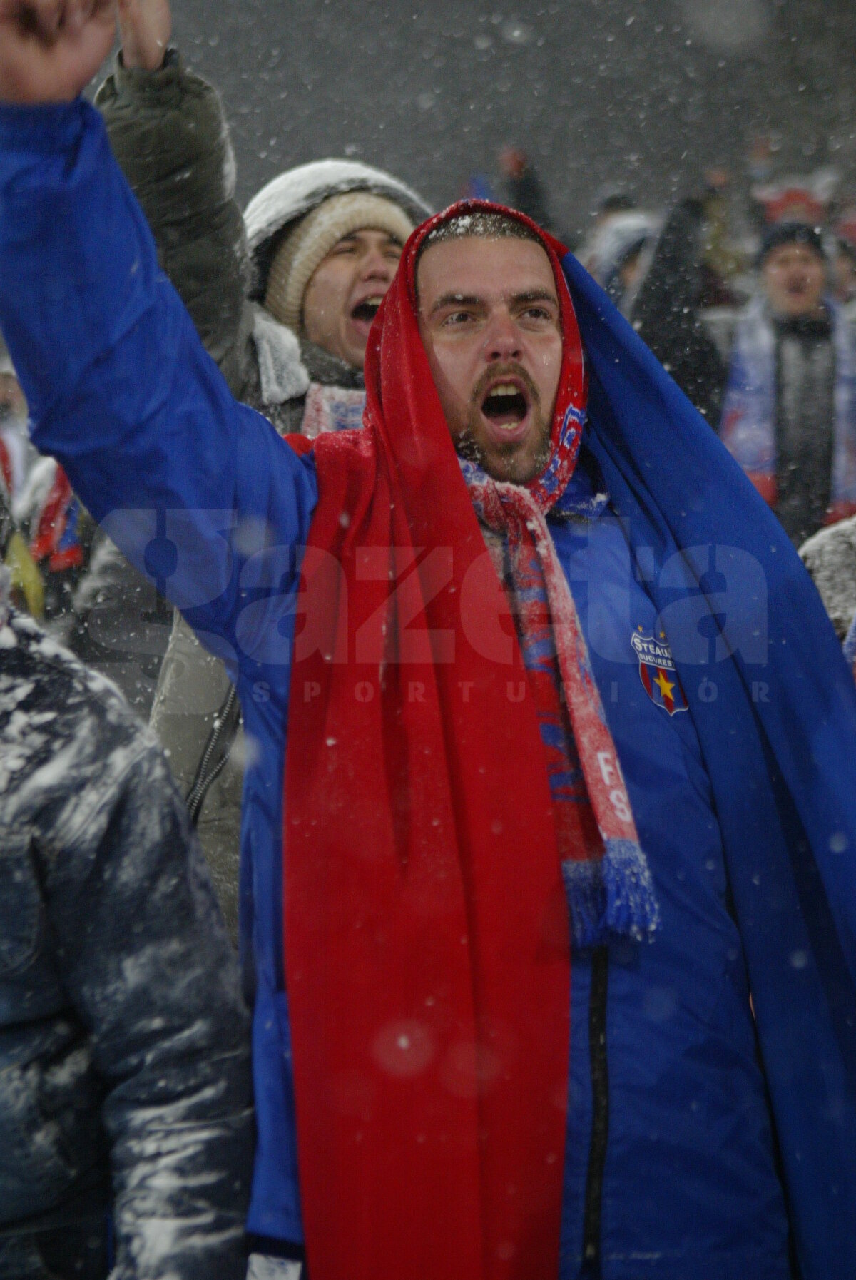 GALERIE FOTO Cele mai tari 40 de imagini de la prima tentativă de Steaua - Villarreal din 2005 » Noaptea în care 25.000 de fani au umplut Ghencea şi au îndurat o ninsoare teribilă