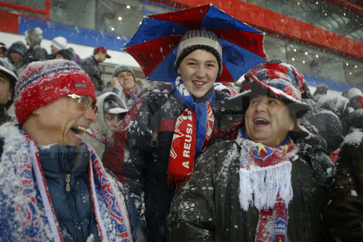 GALERIE FOTO Cele mai tari 40 de imagini de la prima tentativă de Steaua - Villarreal din 2005 » Noaptea în care 25.000 de fani au umplut Ghencea şi au îndurat o ninsoare teribilă