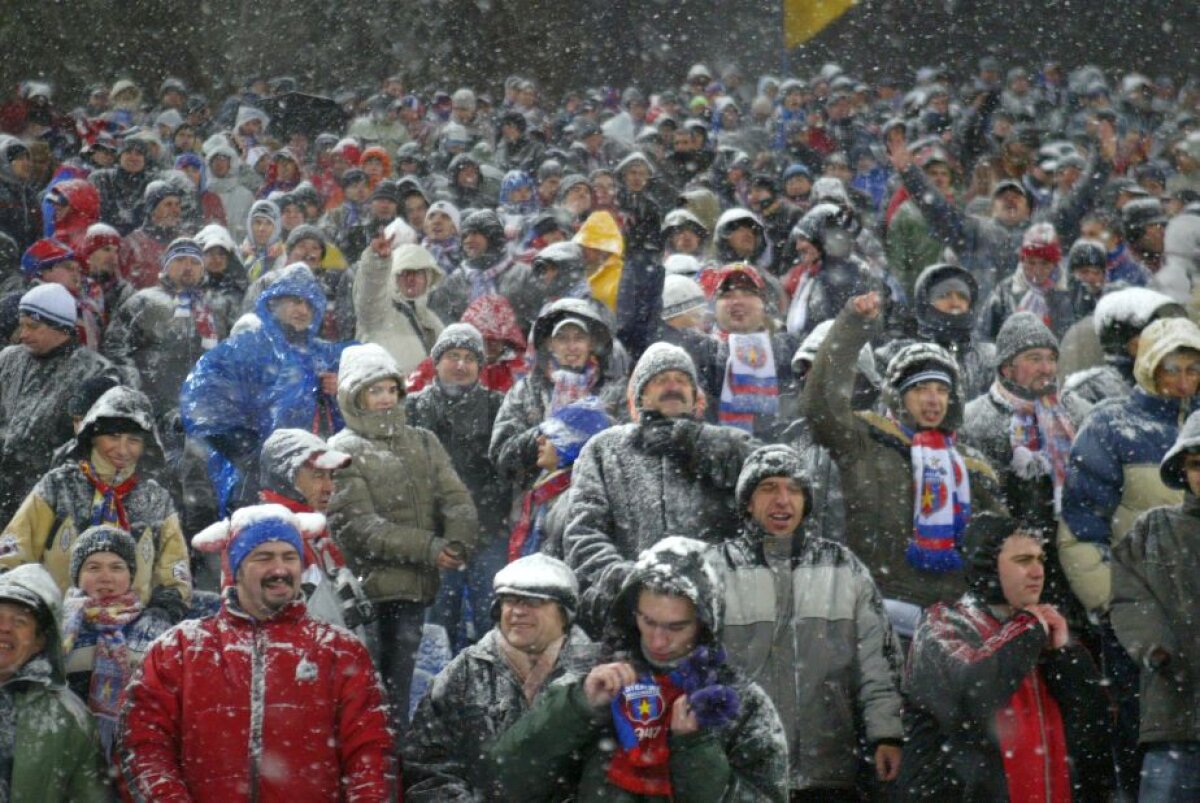 GALERIE FOTO Cele mai tari 40 de imagini de la prima tentativă de Steaua - Villarreal din 2005 » Noaptea în care 25.000 de fani au umplut Ghencea şi au îndurat o ninsoare teribilă