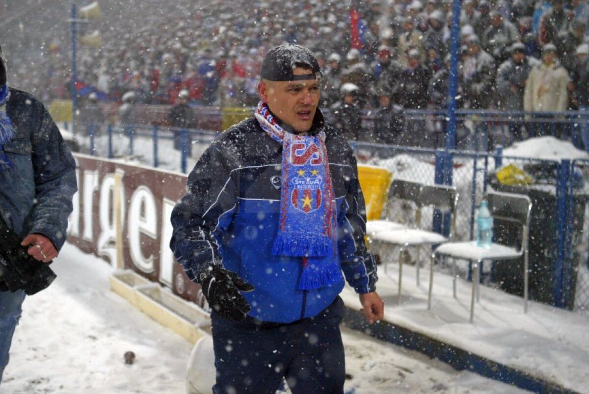 GALERIE FOTO Cele mai tari 40 de imagini de la prima tentativă de Steaua - Villarreal din 2005 » Noaptea în care 25.000 de fani au umplut Ghencea şi au îndurat o ninsoare teribilă