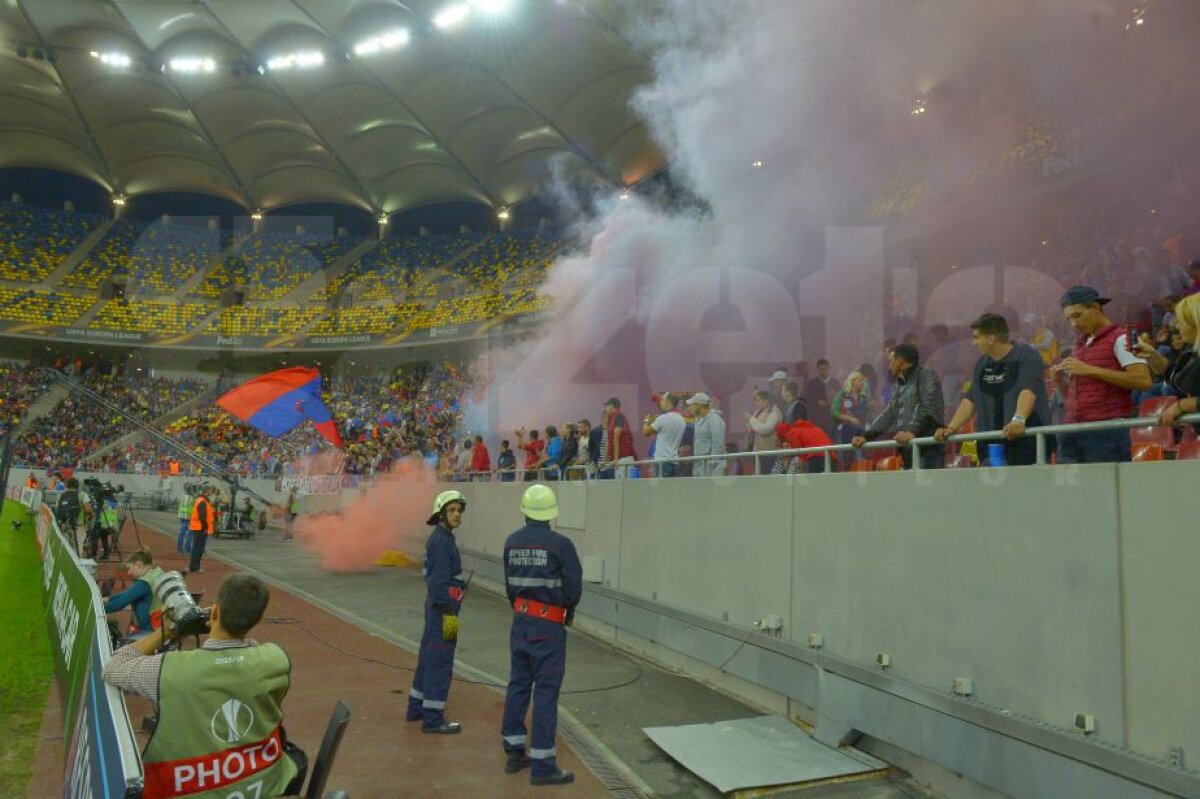FOTO Noua galerie a Stelei a apărut la meciul cu Villarreal! Torțe, fumigene și un banner surpriză pe Arena Națională