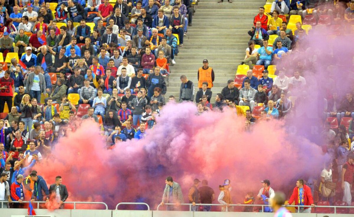 FOTO Noua galerie a Stelei a apărut la meciul cu Villarreal! Torțe, fumigene și un banner surpriză pe Arena Națională