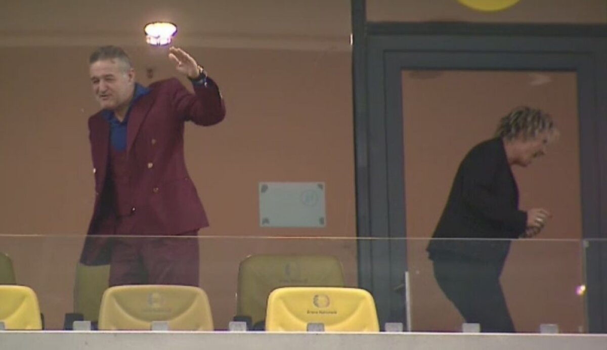 FOTO "Orbit" de decolteul Anamariei » Becali i-a reproşat soţiei lui Reghe modul în care a venit îmbrăcată la meciul cu Villarreal, după care s-a întors cu spatele la ea