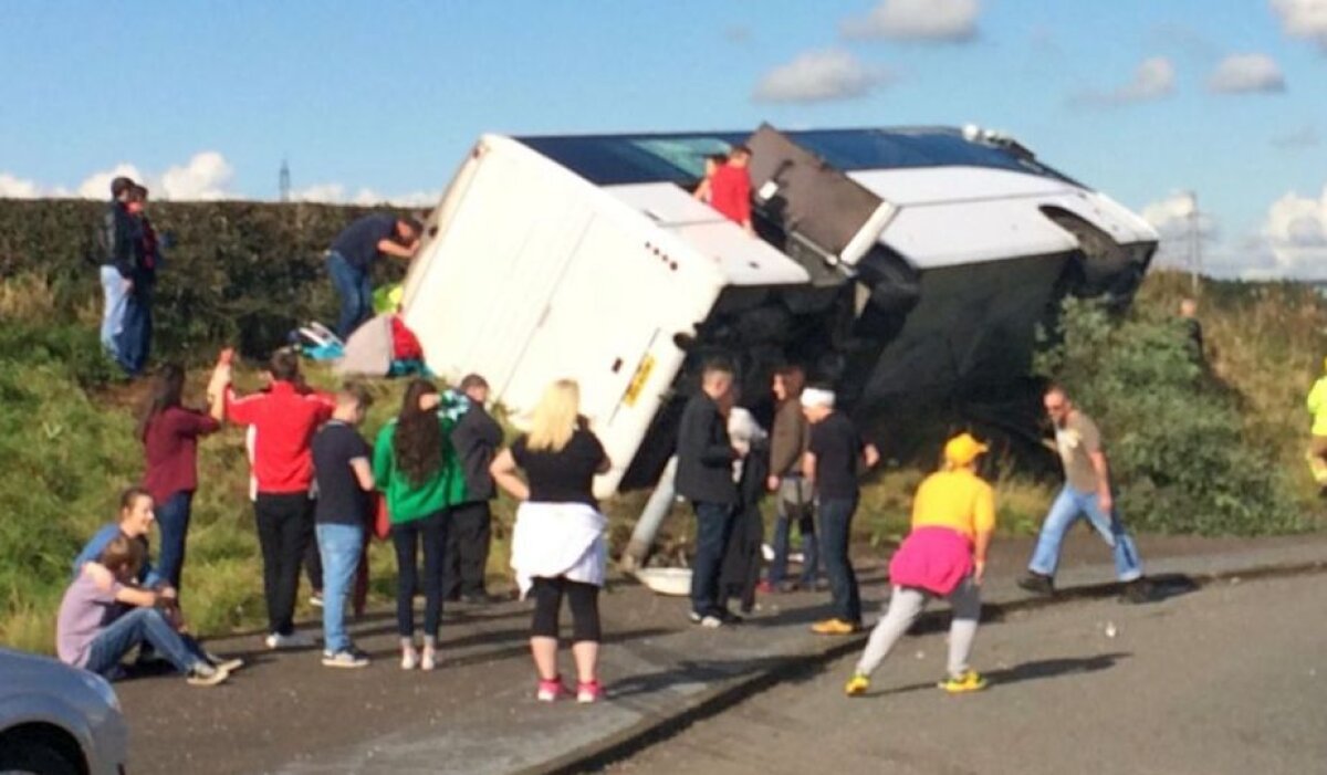 FOTO Tragedie în Scoția! Autocarul suporterilor lui Rangers s-a răsturnat » Bilanțul accidentului