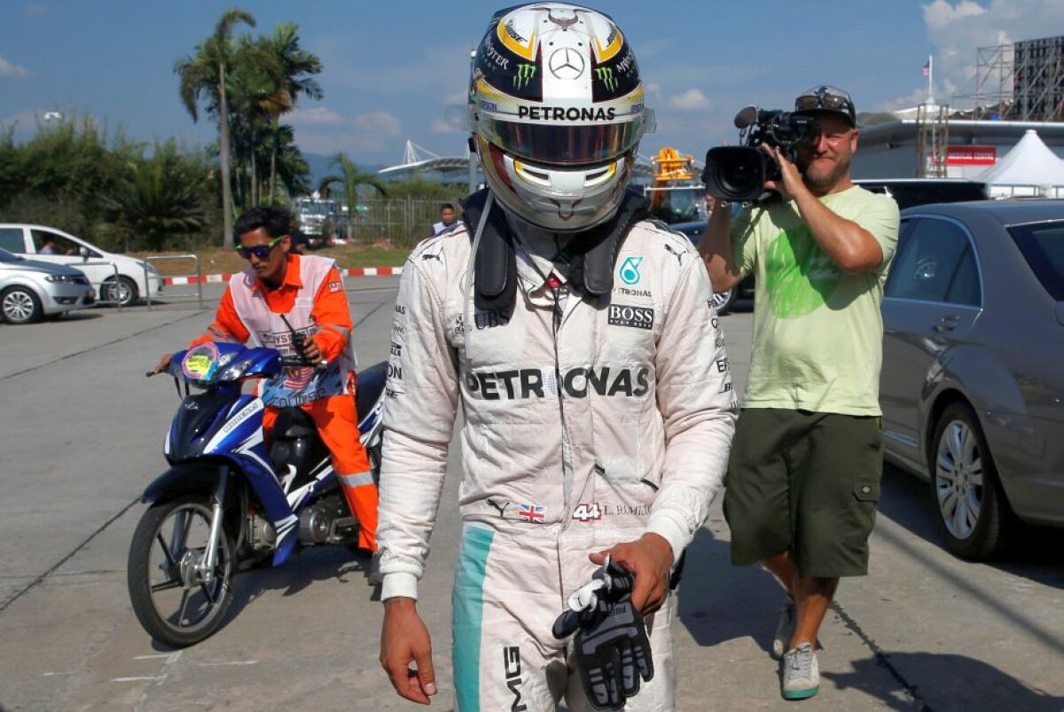 FOTO Spectacol în MP al Malaeziei! Ricciardo s-a impus după o cursă dramatică! Hamilton a abandonat după ce motorul i-a luat foc! Cum arată lupta pentru titlu