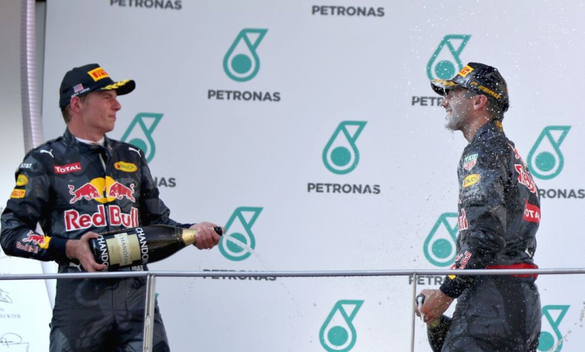 GALERIE FOTO Moment inedit după finalul cursei de Formula 1 » Ricciardo a pus pe toată lumea să bea șampanie din pantoful lui