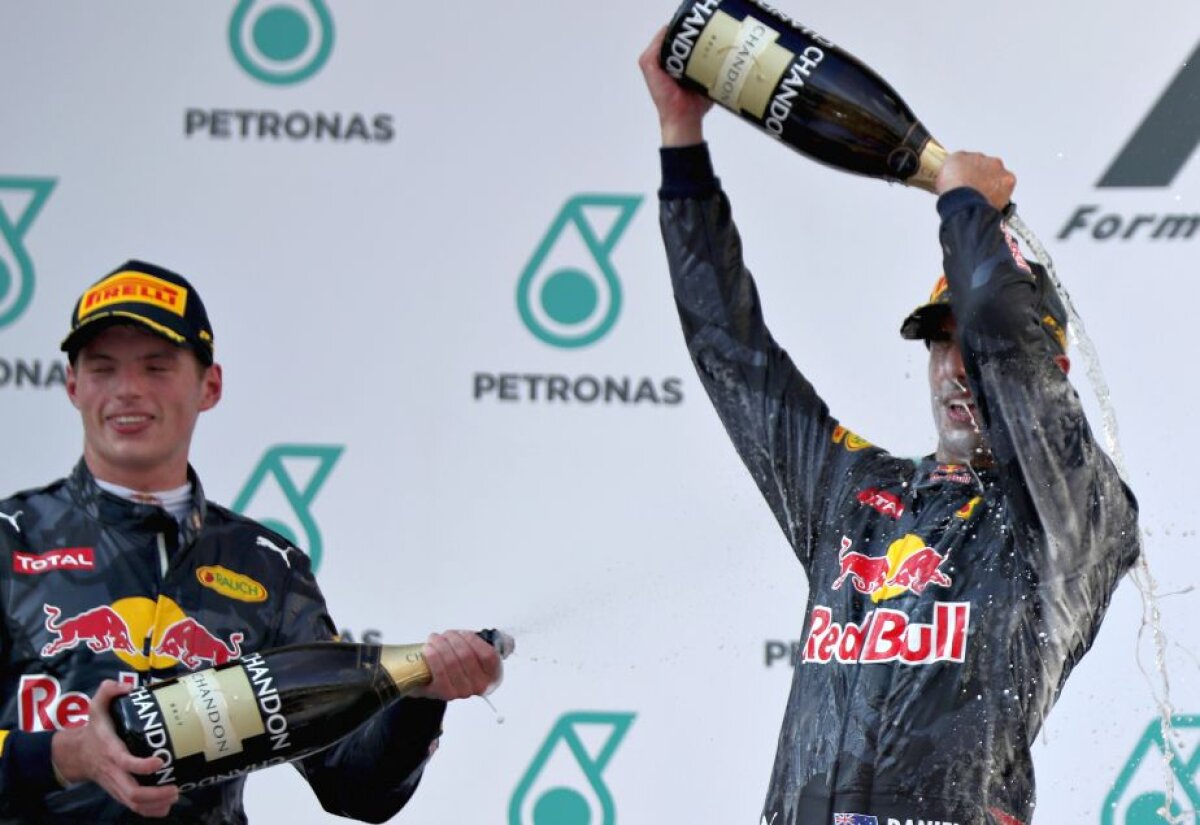 GALERIE FOTO Moment inedit după finalul cursei de Formula 1 » Ricciardo a pus pe toată lumea să bea șampanie din pantoful lui