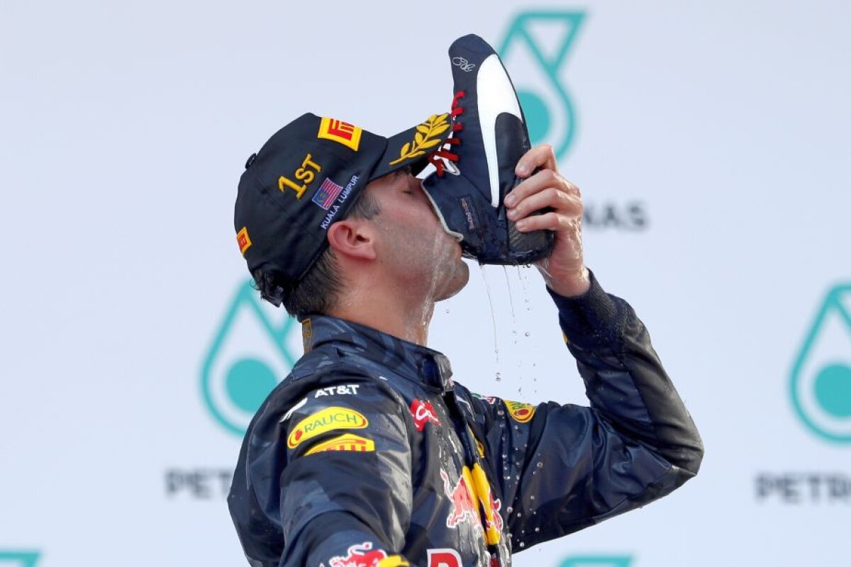 GALERIE FOTO Moment inedit după finalul cursei de Formula 1 » Ricciardo a pus pe toată lumea să bea șampanie din pantoful lui