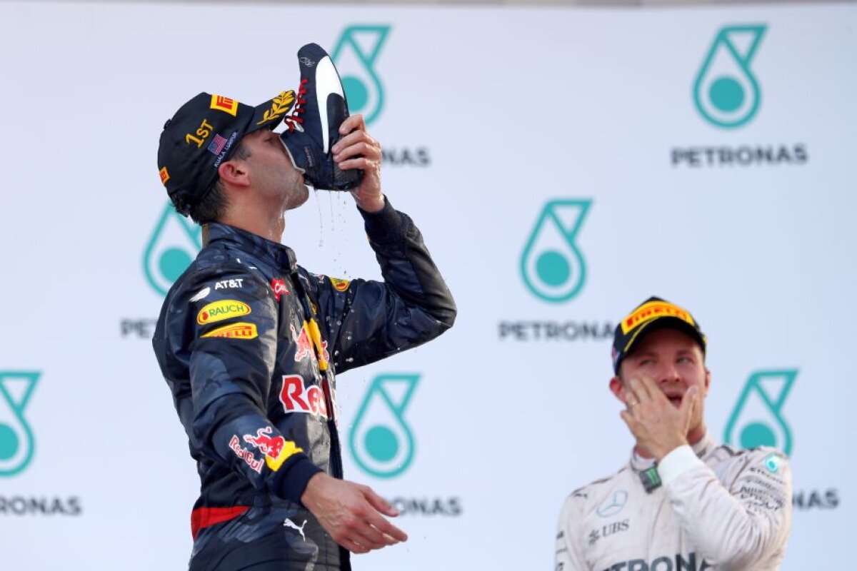 GALERIE FOTO Moment inedit după finalul cursei de Formula 1 » Ricciardo a pus pe toată lumea să bea șampanie din pantoful lui