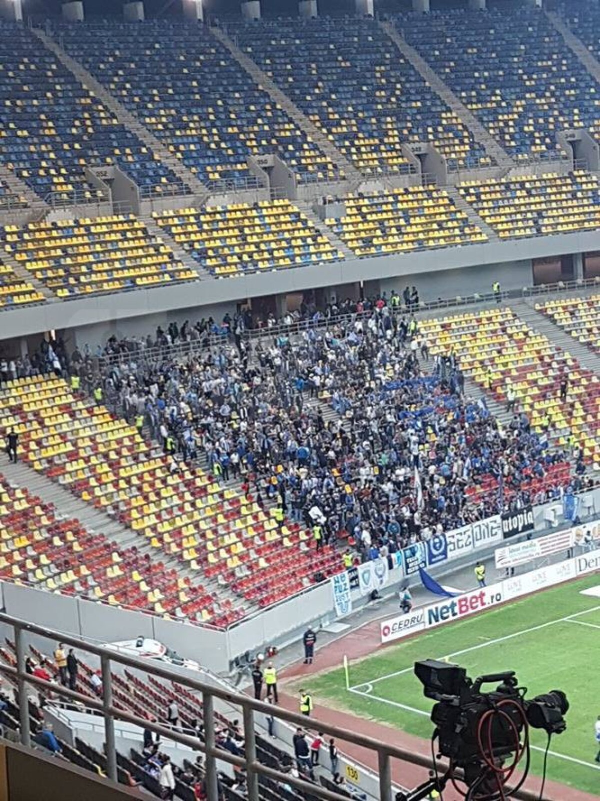 FOTO Fanii olteni, controlați la sânge înainte de meciul cu Steaua » Craiovenii nu au încăput în sectoarele rezervate inițial