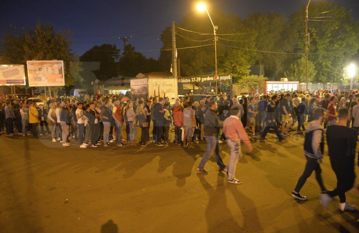 FOTO Fanii olteni, controlați la sânge înainte de meciul cu Steaua » Craiovenii nu au încăput în sectoarele rezervate inițial