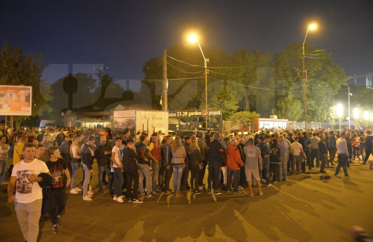 FOTO Fanii olteni, controlați la sânge înainte de meciul cu Steaua » Craiovenii nu au încăput în sectoarele rezervate inițial