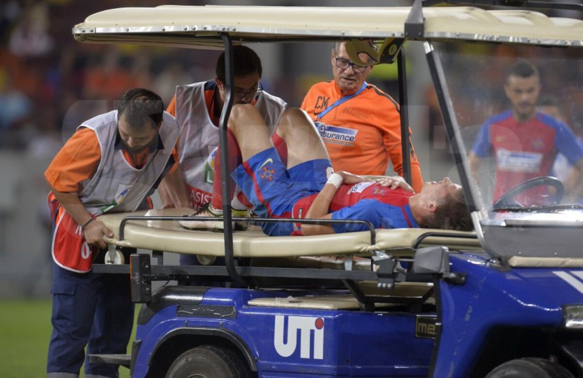 FOTO Probleme pentru Steaua, în prima repriză a meciului cu Craiova! Tănase a ieșit de pe teren accidentat și a fost transportat direct la spital