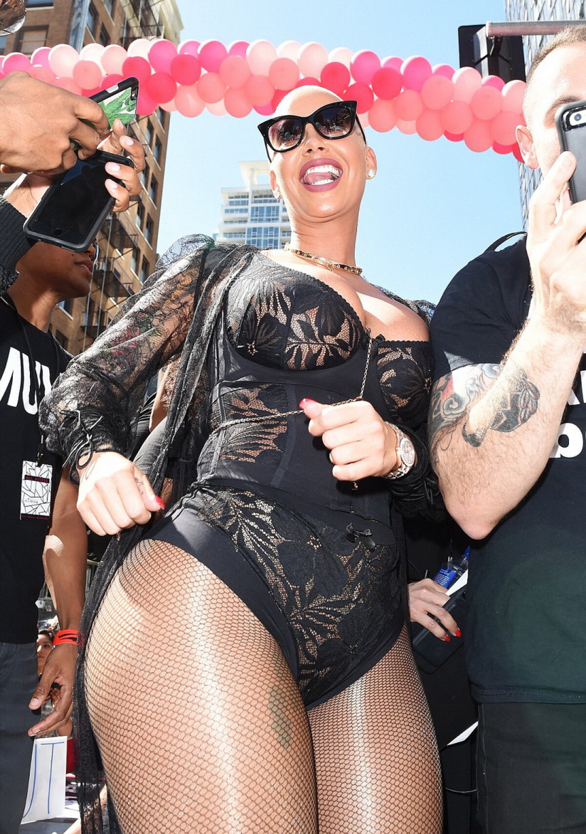 GALERIE FOTO » Super-sexy şi voluptoasă! Amber Rose a închis gura tuturor