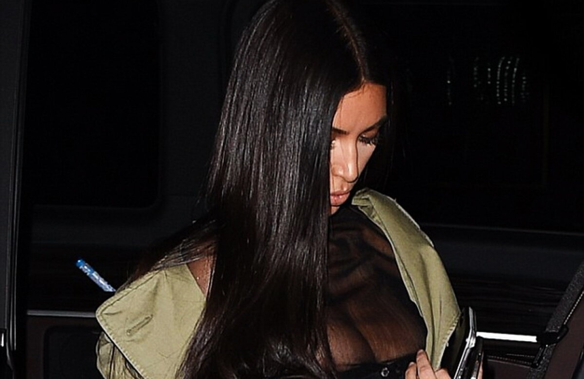Kim Kardashian sfidează orice regulă vestimentară! A arătat tot într-o pereche de pantaloni din dantelă