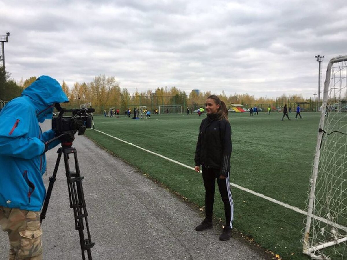 GALERIE FOTO Cea mai frumoasă arbitră vine din Rusia » Ekaterina joacă şi fotbal şi e foarte bună