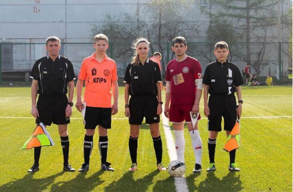 GALERIE FOTO Cea mai frumoasă arbitră vine din Rusia » Ekaterina joacă şi fotbal şi e foarte bună